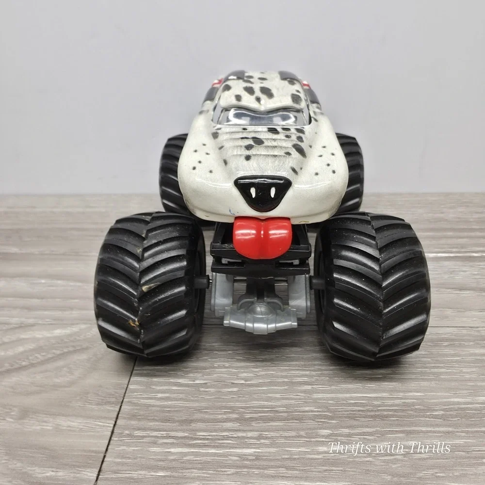 Hot Wheels Monster Jam Monster Mutt Dalmatian - 1:24 Scale‎ Truck
